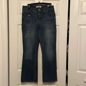 Women’s 526 Levi jeans 8S Slender bootcut. Doubler button closure button pockets